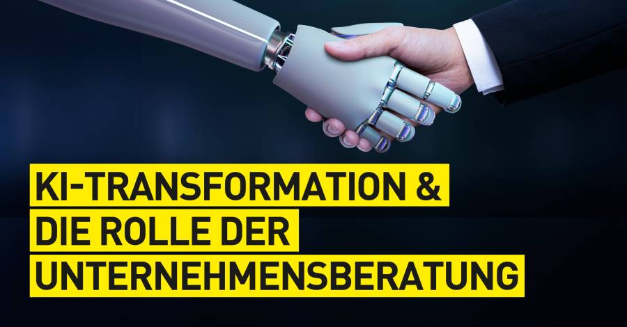 Menschlicher und robotischer Arm geben sich die Hand